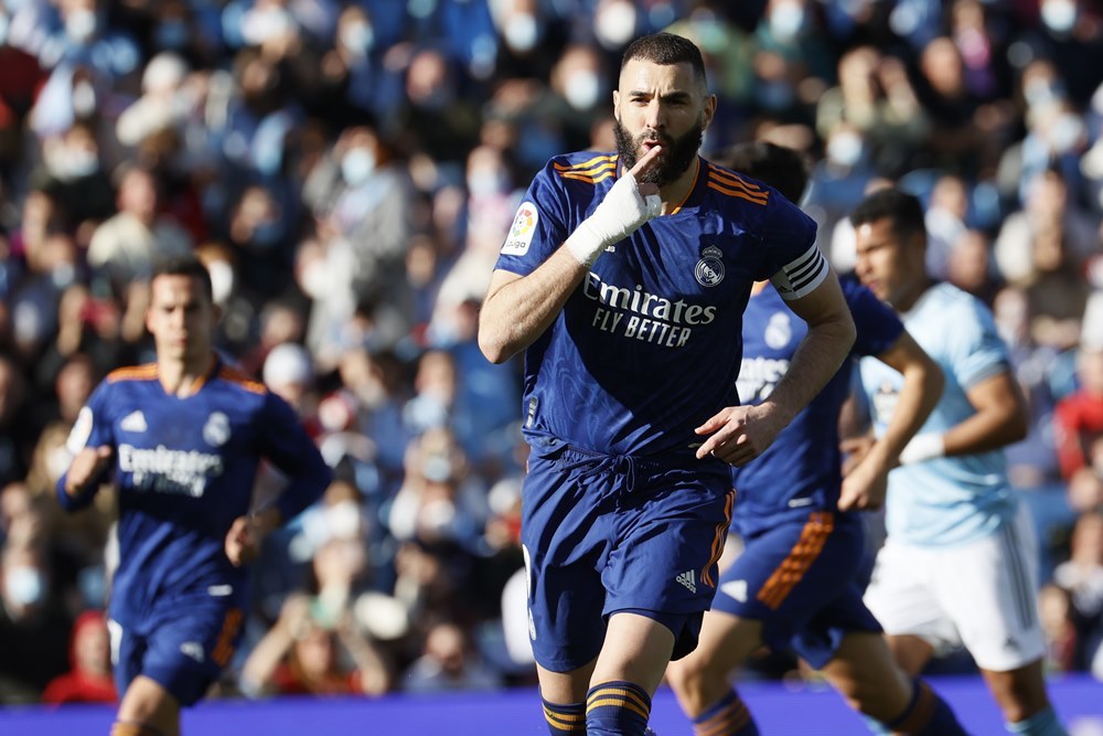 Benzema 'nổ' cú đúp, Real Madrid khiêu chiến Chelsea