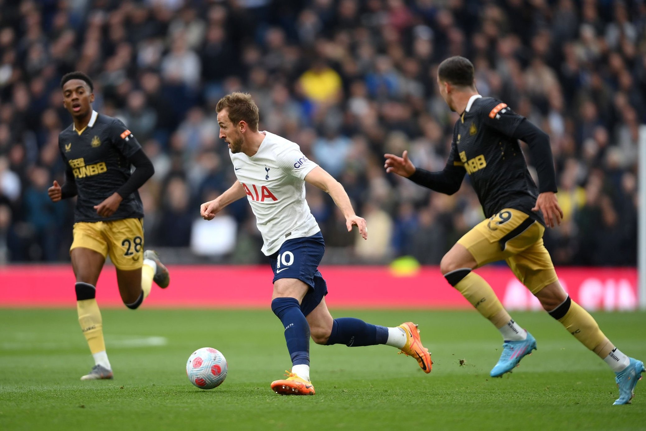 Crushing Newcastle, Tottenham surpassed Arsenal to climb to 4th