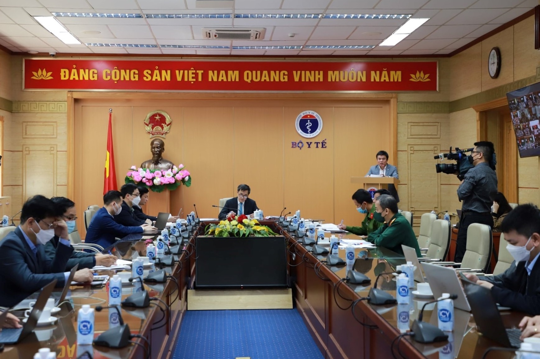 Vietnam issued passports for Covid-19 vaccine from April 15, what should people do?