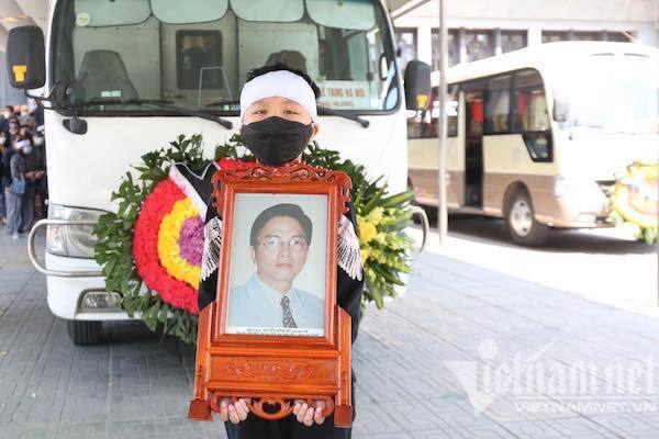 Lễ tang 'giọng đọc huyền thoại' VTV - NSƯT Minh Trí