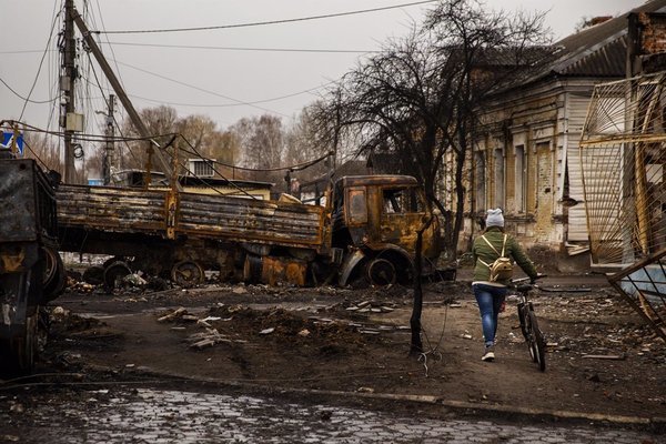 Russia withdraws troops from northern Ukraine, separatists take center of Mariupol