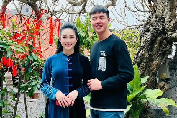 'MC có nụ cười đẹp nhất VTV' hạnh phúc bên chồng kém tuổi