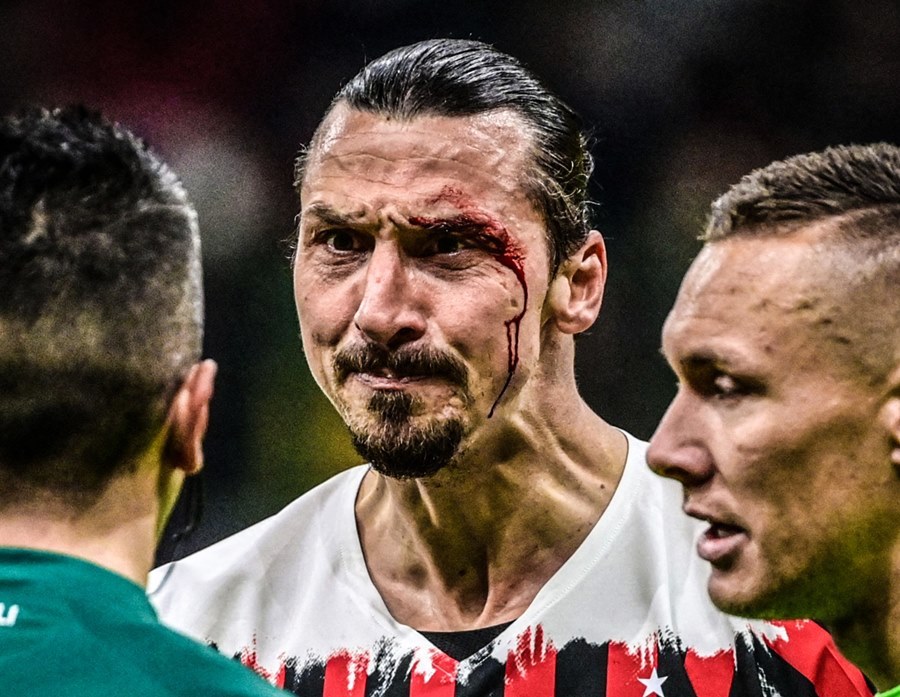 Ibrahimovic đổ máu, Milan chật vật đòi lại ngôi đầu