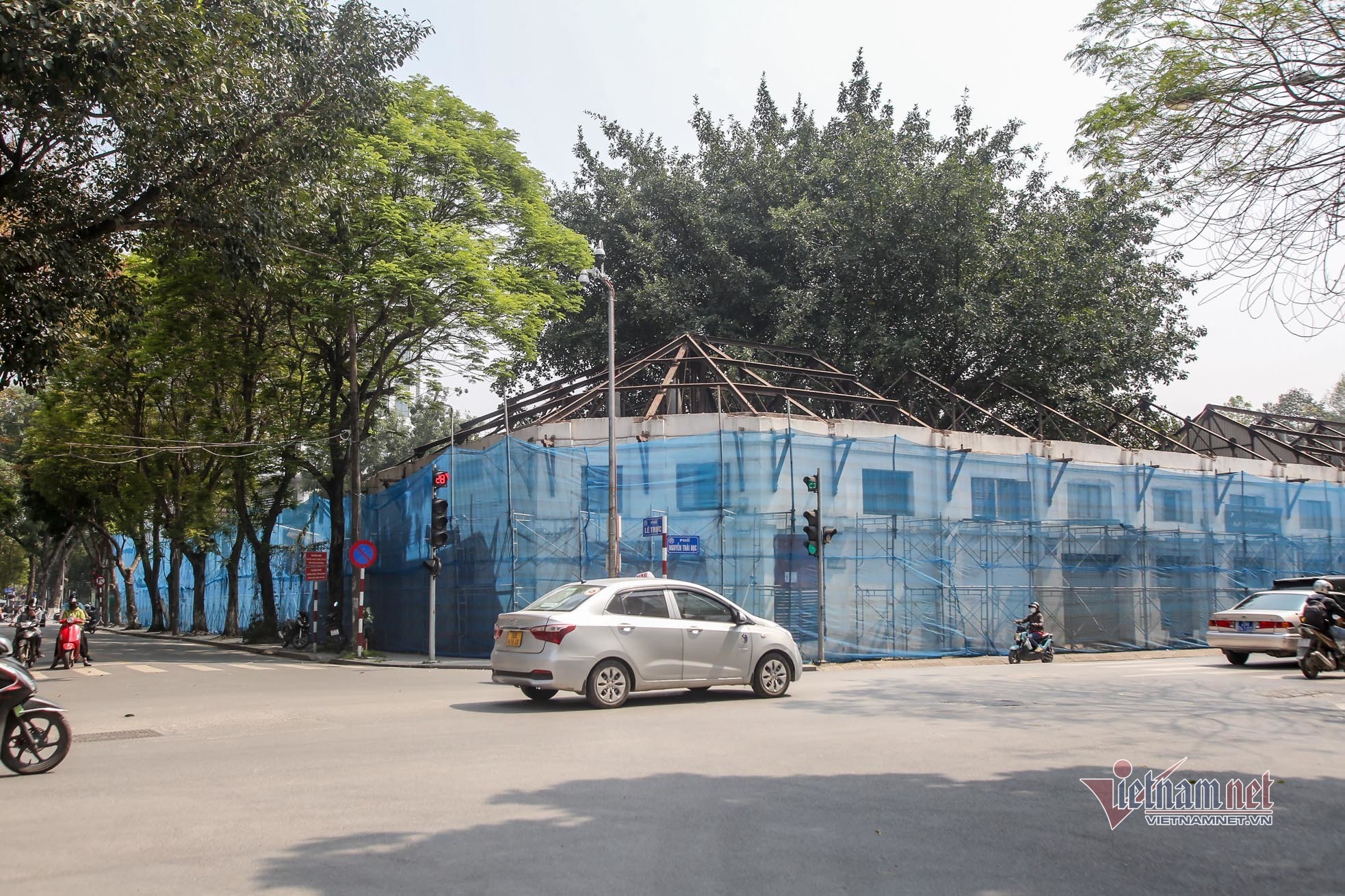 Demolition of an old French building with 4 facades near Ba Dinh square to build a high-rise building