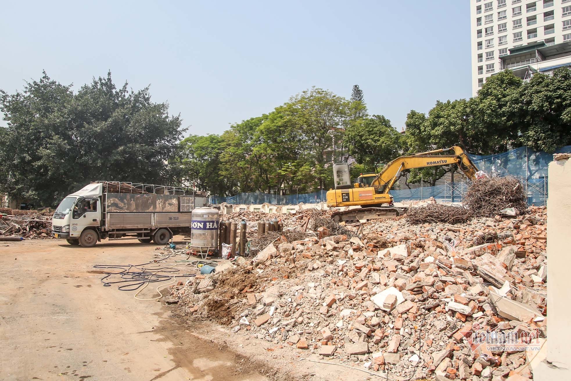 Demolition of an old French building with 4 facades near Ba Dinh square to build a high-rise building
