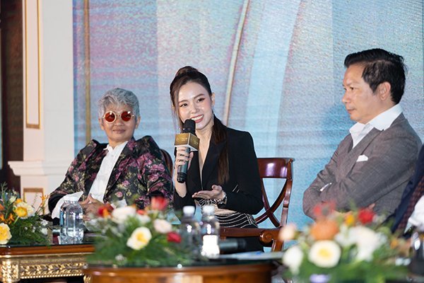 'Đại gia showbiz' Midu bất ngờ làm giám khảo cùng Shark Hưng